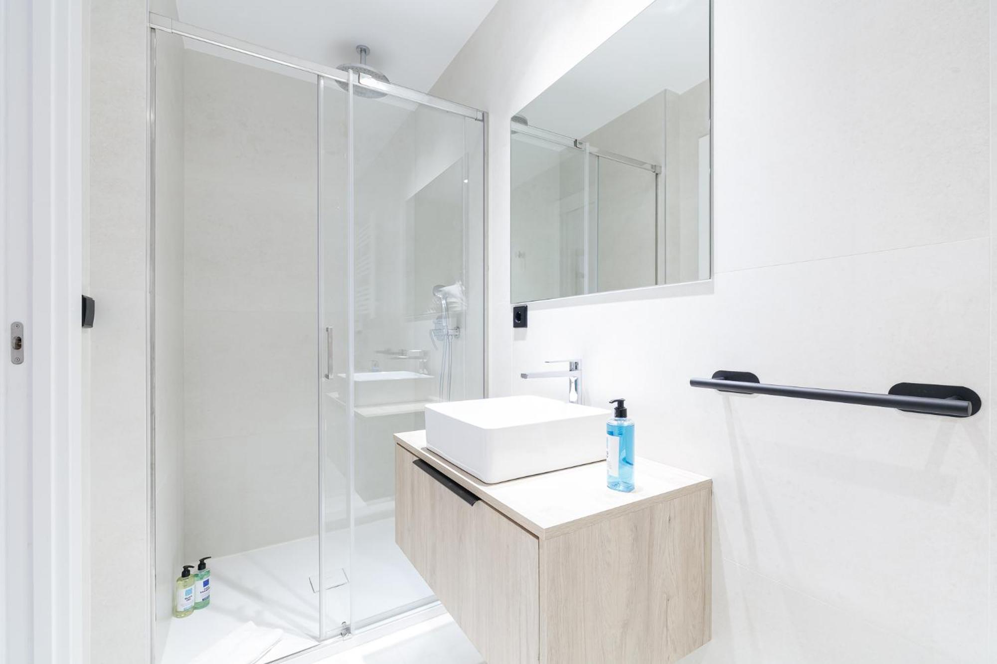 Elegante Y Luminoso En - Apto 3 By Apartamento